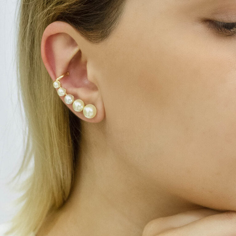 Naomi Pearl Ear Cuff Gold earrings